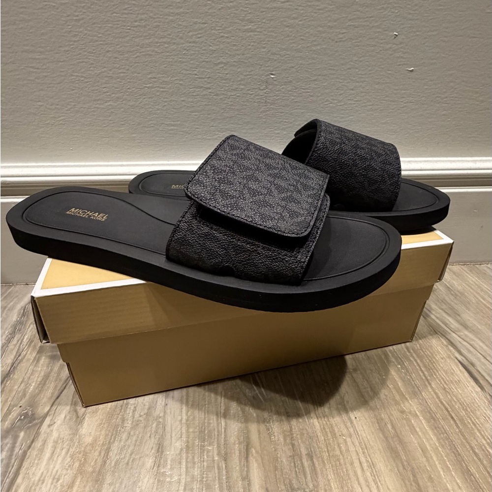 Michael Kors Black Wade Slide Footwear - Picture 3 of 6